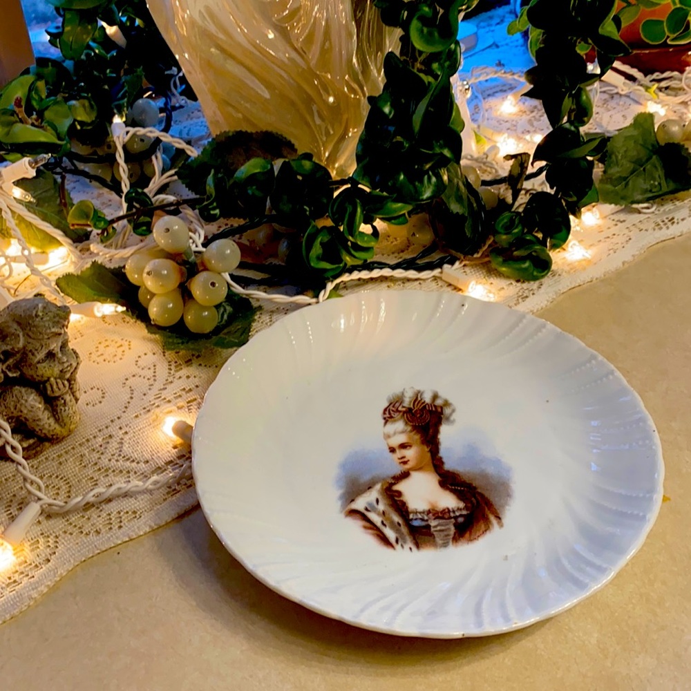 Vintage Victoria Austria royal Carlsbad lady plate